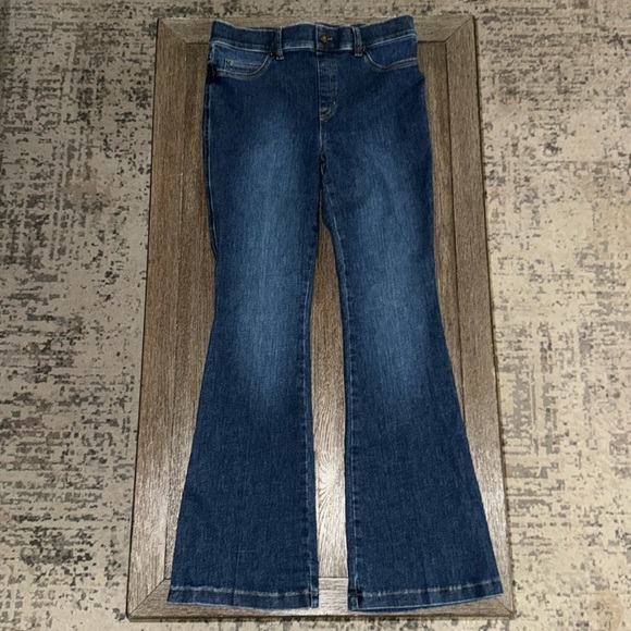 Spanx Shape EveryWear Flare Jeans Authentic Blue - Picture 1 of 12